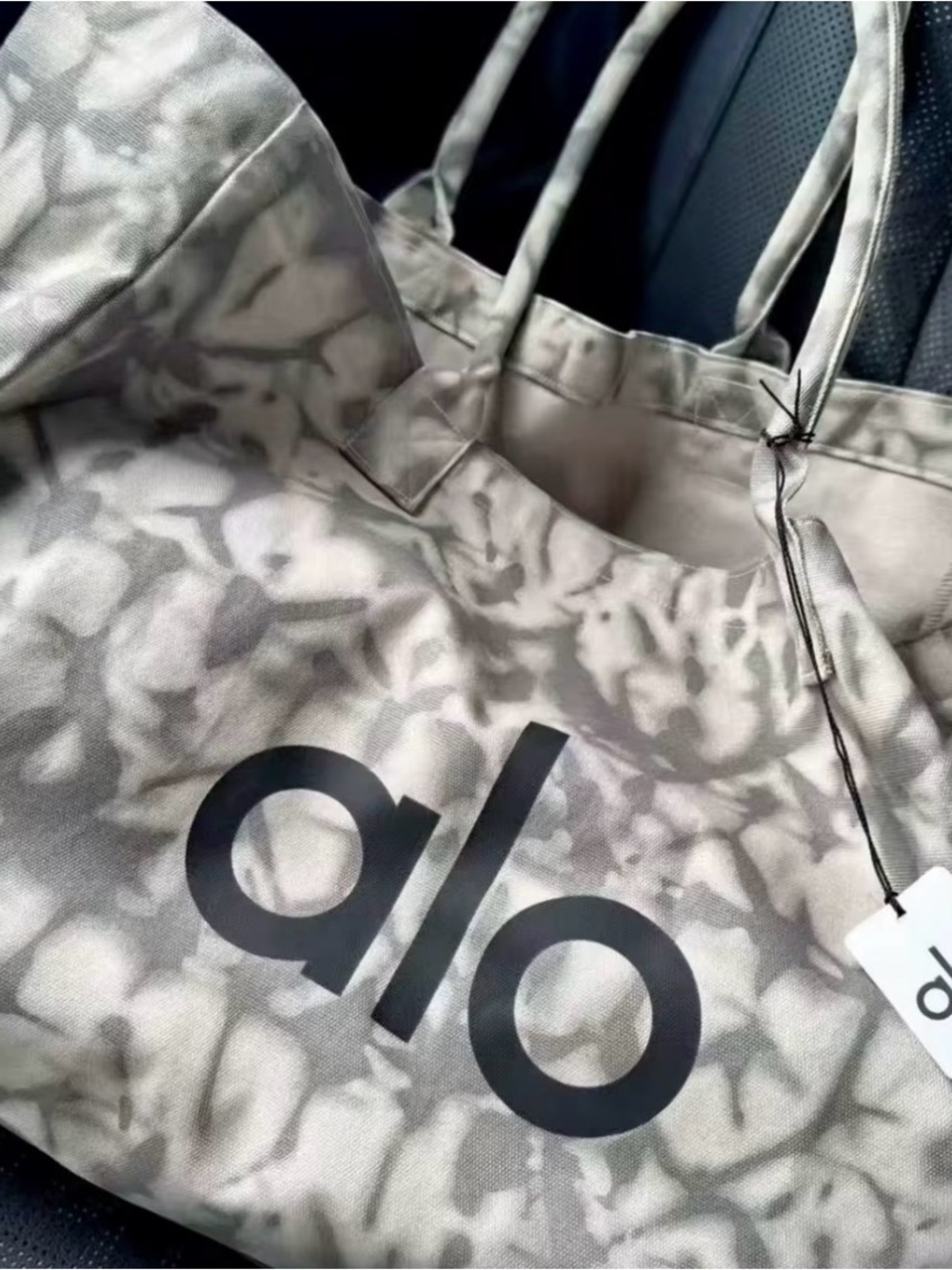 ALO Yoga Grey Tie-Dye Canvas Tote with Bold Logo - Picture 7 of 7